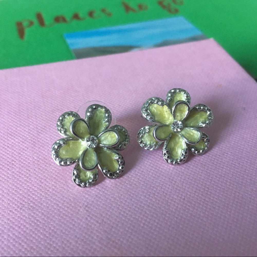 Light green flower earrings